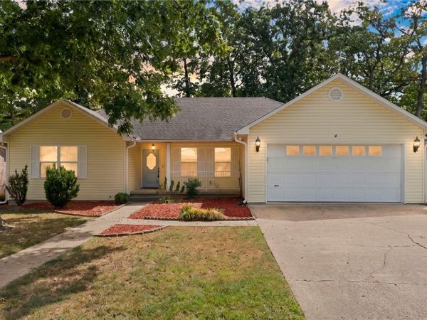 4 Hillcrest Drive , Eureka Springs, AR 72631