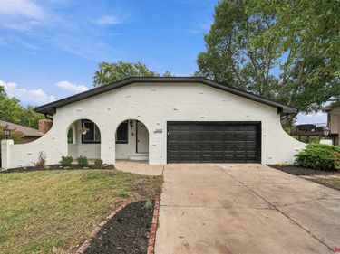 6932 Antler Drive, Lincoln, NE 68516