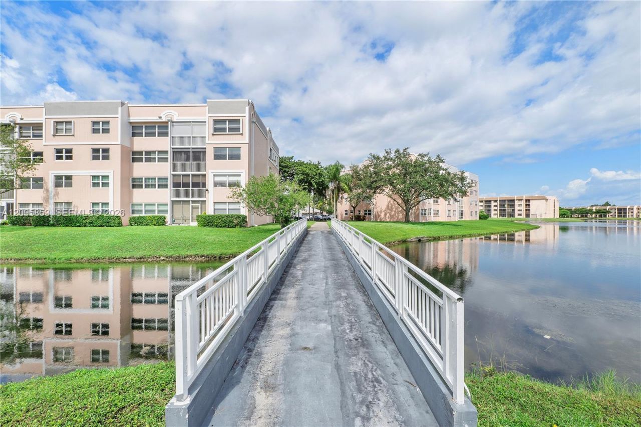 2580 NW 103rd Ave , Unit 203, Sunrise, FL 33322 Photo