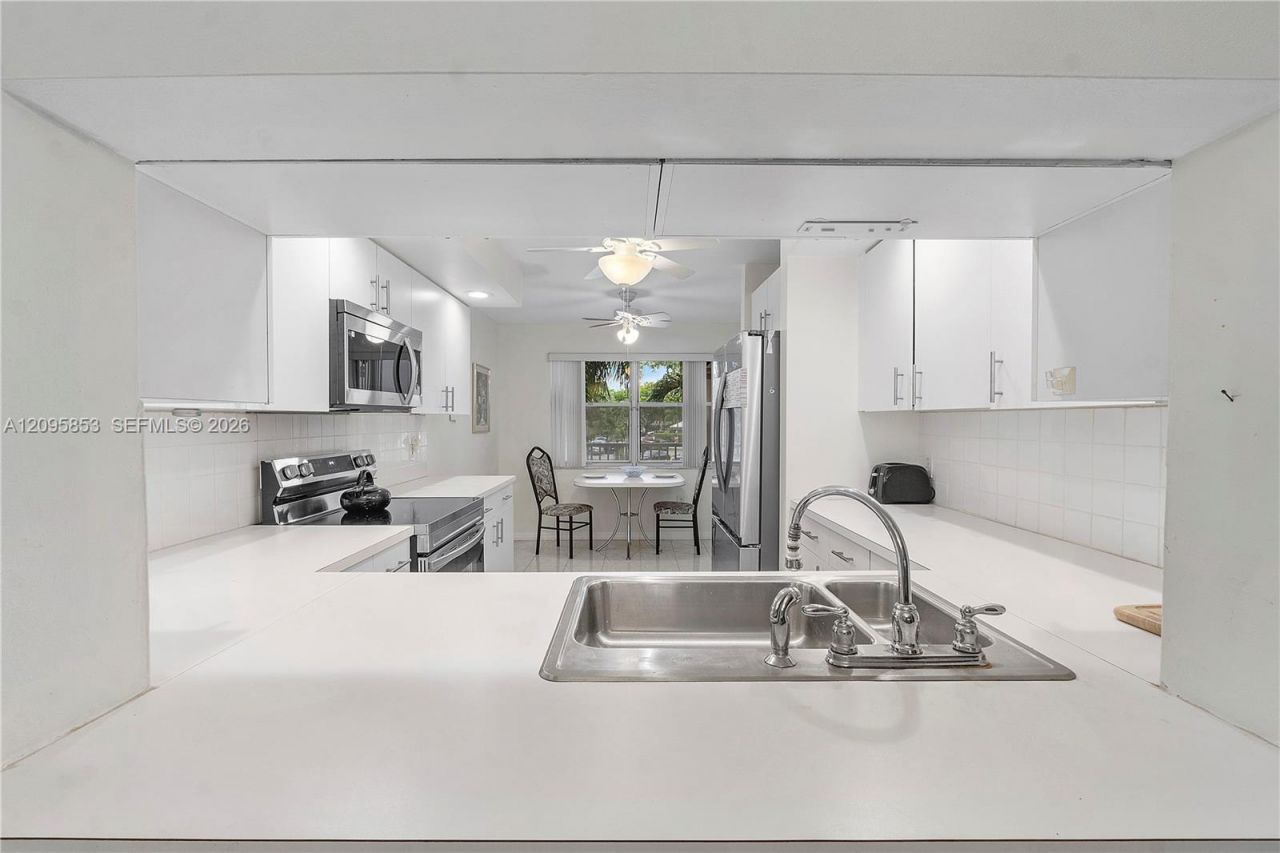 2580 NW 103rd Ave , Unit 203, Sunrise, FL 33322 Photo