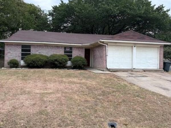621 Dayton Road , Mansfield, TX 76063