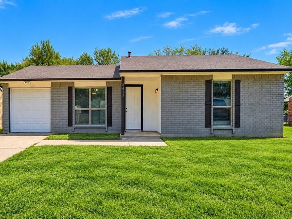 2413 Navasota Circle, Fort Worth, TX 76131