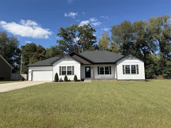 105 Virginia Drive , Auburn, KY 42206