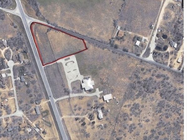 7704 S LOOP 1604 E, Elmendorf, TX 78112