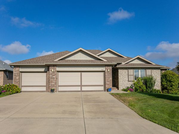 703 N Fox Hill Circle , Nixa, MO 65714