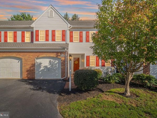 154 CARRIAGE HILL LANE, YORK, PA 17406