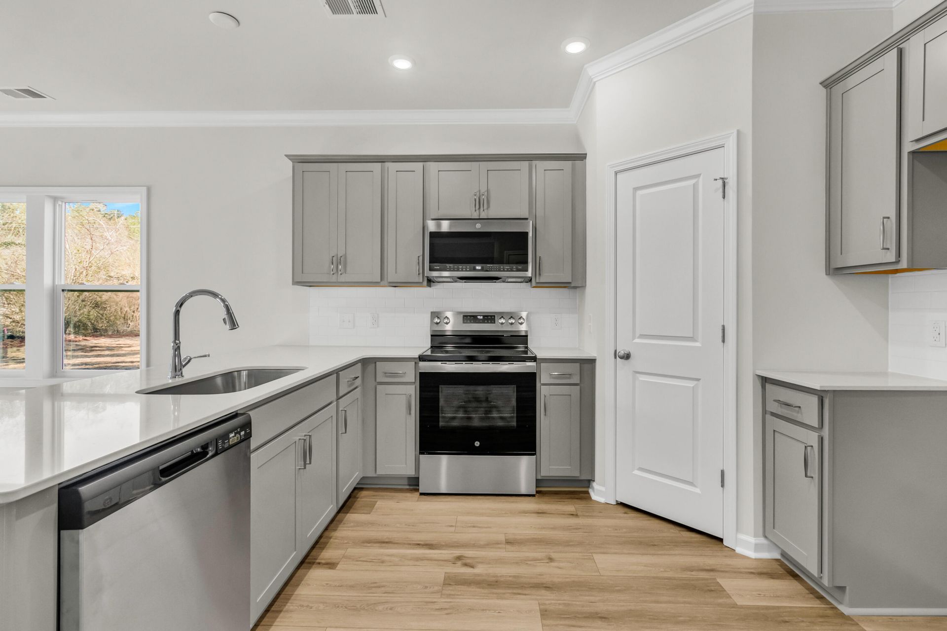 270 Central Creek Drive Photo 9