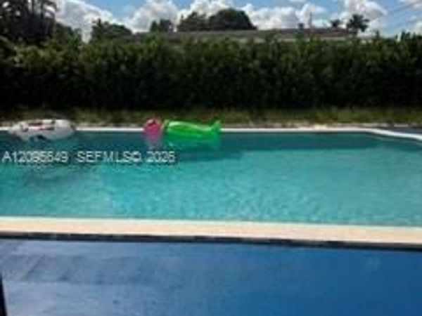 5760 W 14th Ave , Hialeah, FL 33012