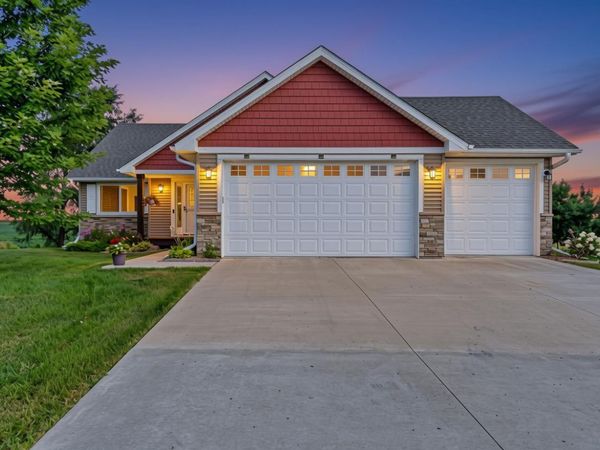 914 Prestwick Drive, Belle Plaine, MN 56011