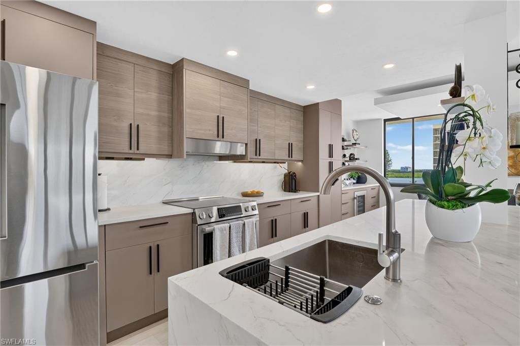 11 Bluebill Ave , Unit 606, Naples, FL 34108 Photo