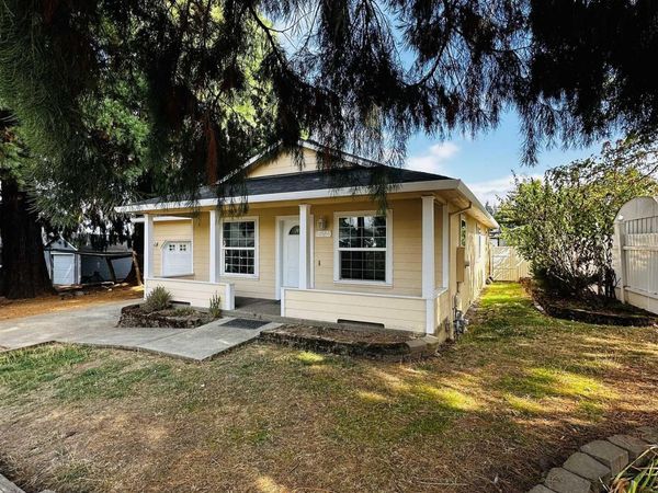 504 Wall St, Silverton, OR 97381
