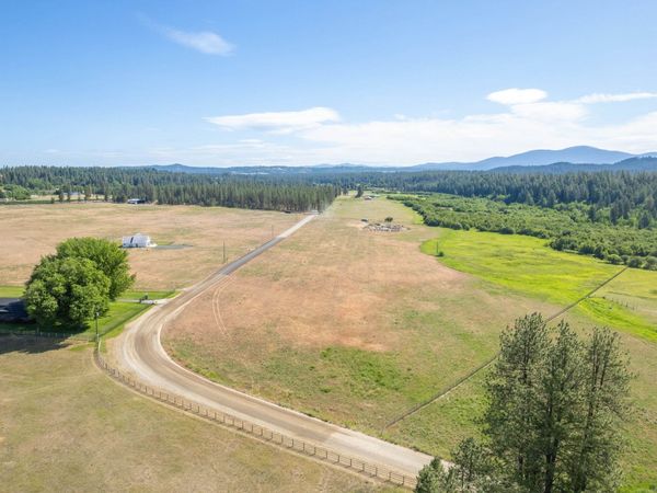 24340 N Crescent Rd, Chattaroy, WA 99003