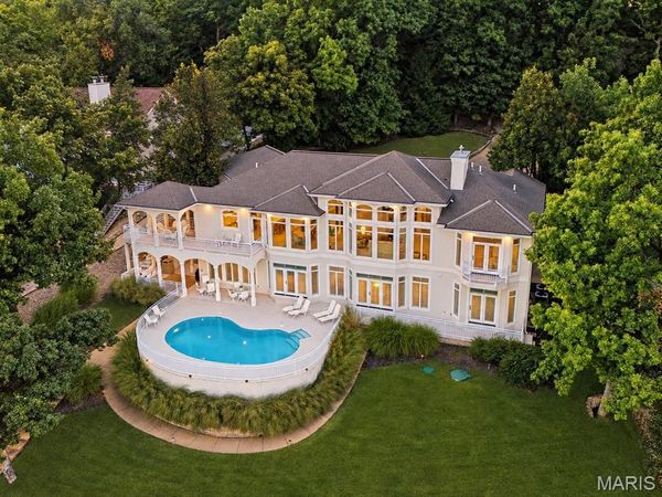 302 Crown Point Drive , Four Seasons, MO 65049