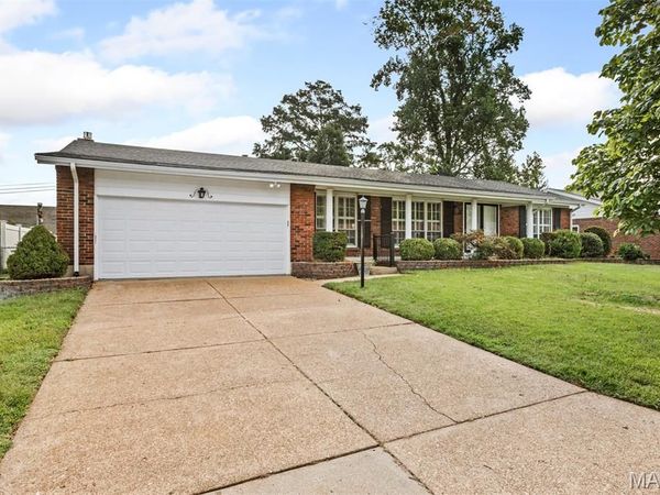 4126 Concord Oaks Drive, St Louis, MO 63128