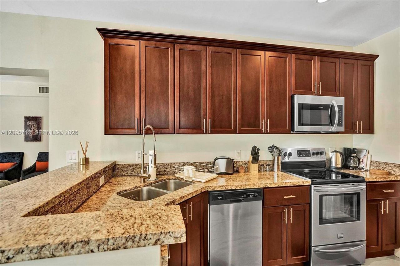 6550 SW 52nd Ter , South Miami, FL 33155 Photo