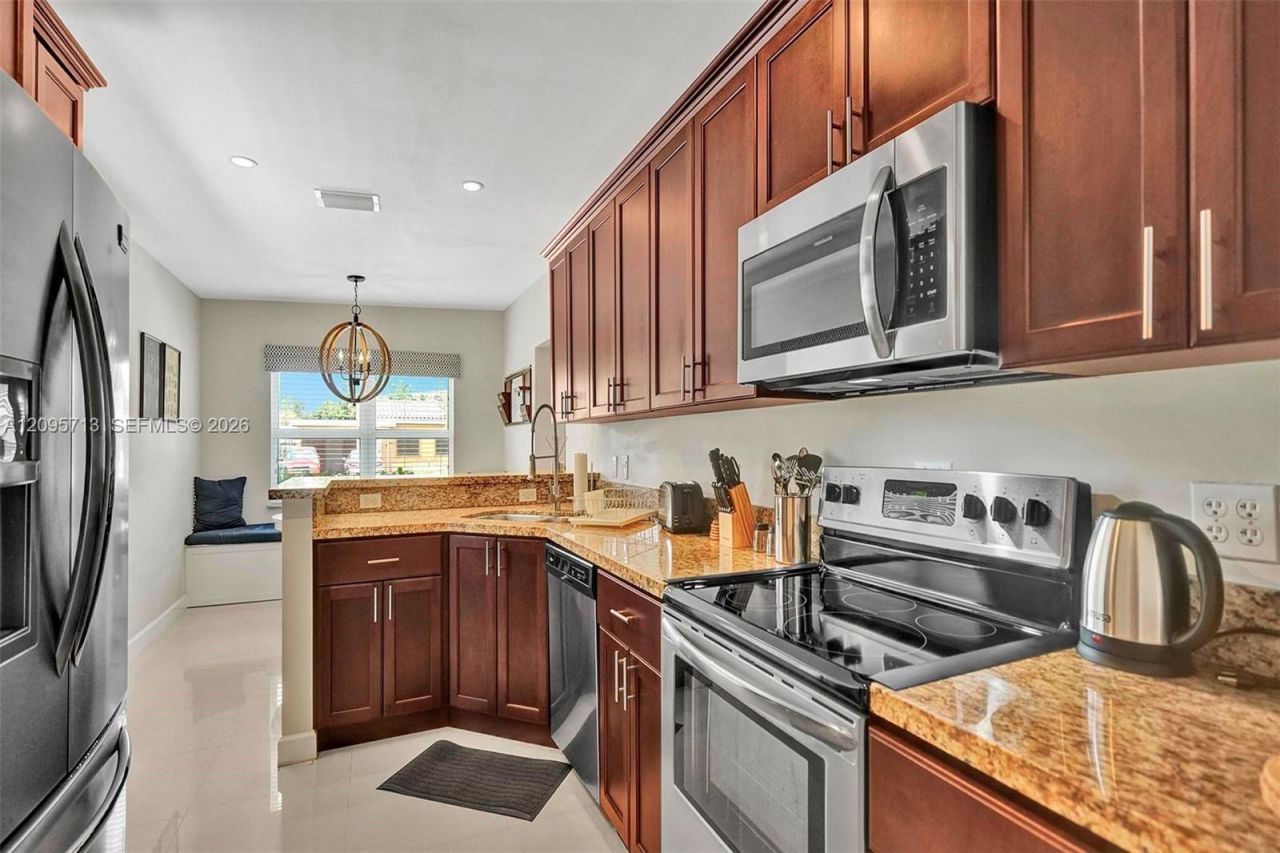 6550 SW 52nd Ter , South Miami, FL 33155 Photo