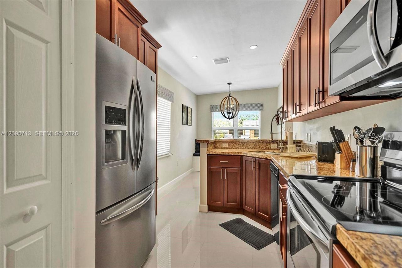 6550 SW 52nd Ter , South Miami, FL 33155 Photo