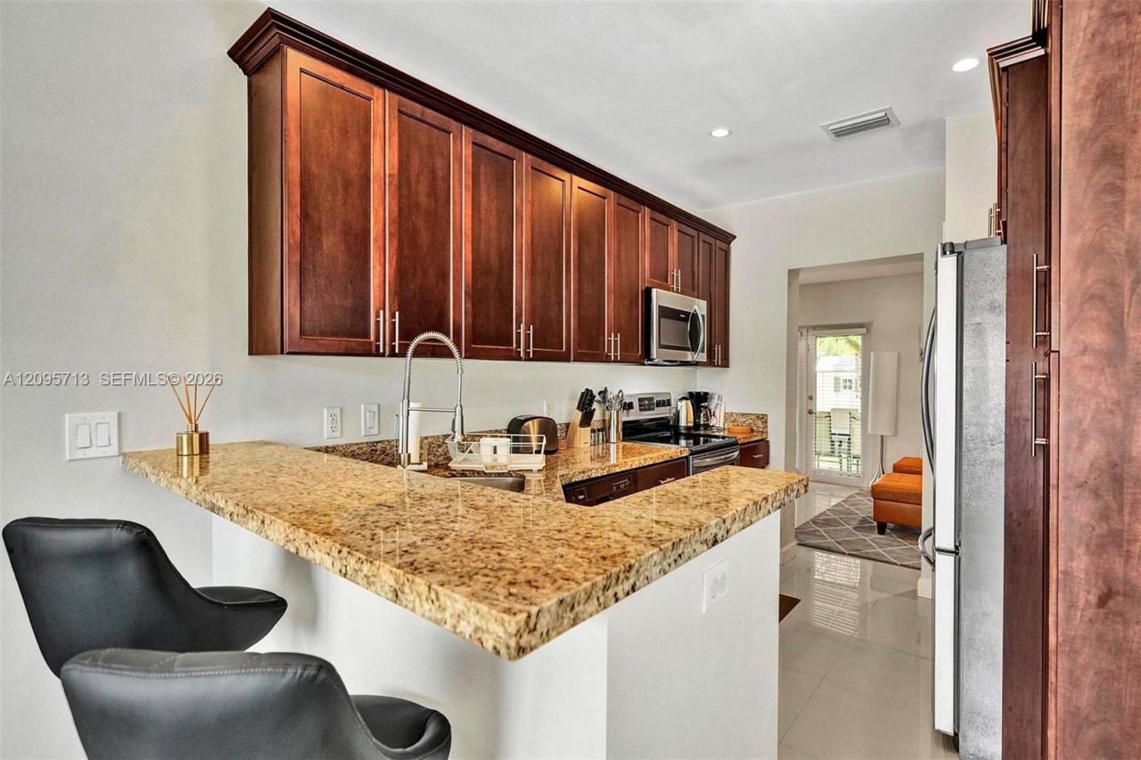 6550 SW 52nd Ter , South Miami, FL 33155 Photo
