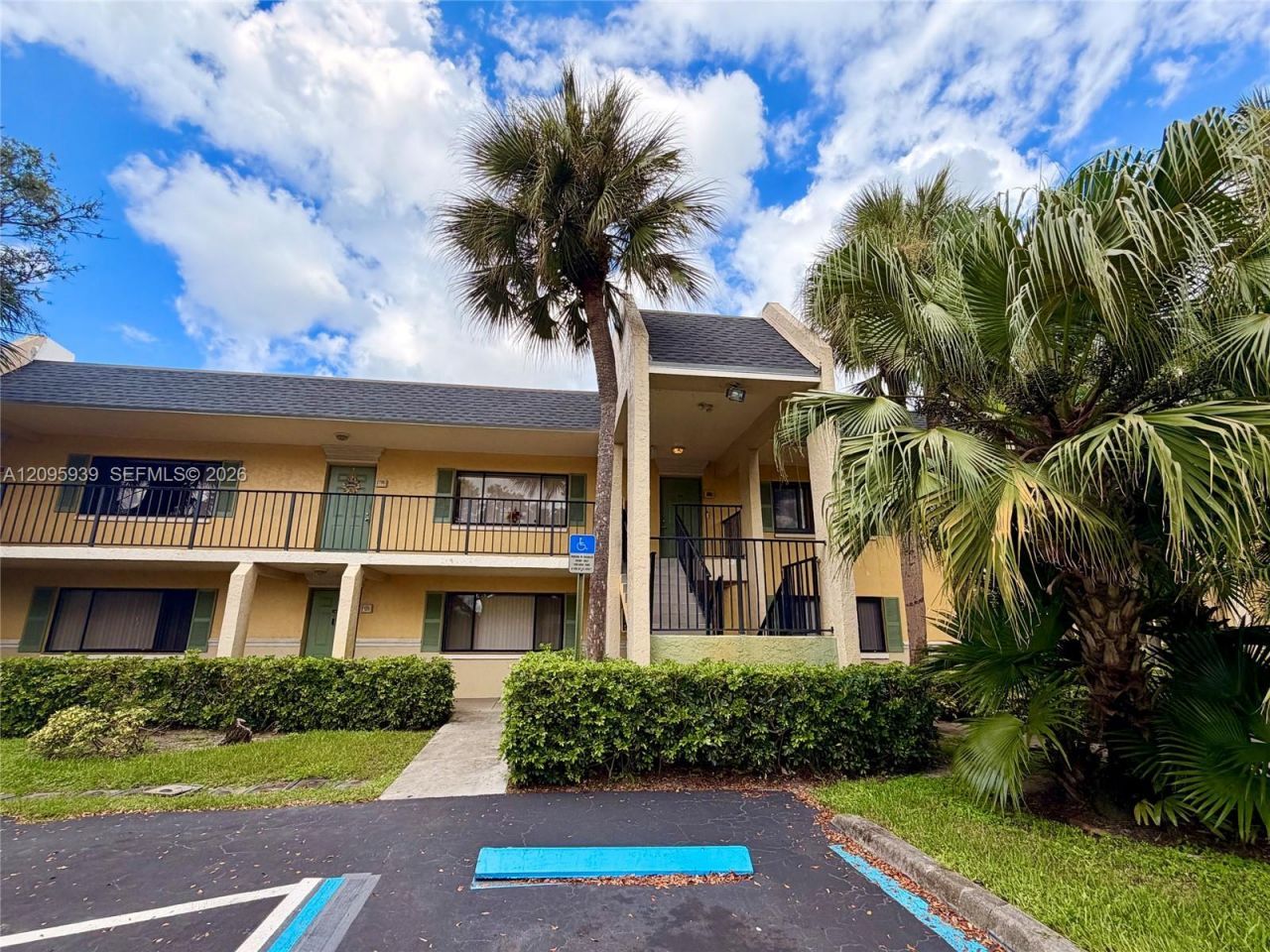 110 Meadows Cir , Unit 110, Boynton Beach, FL 33436 Photo