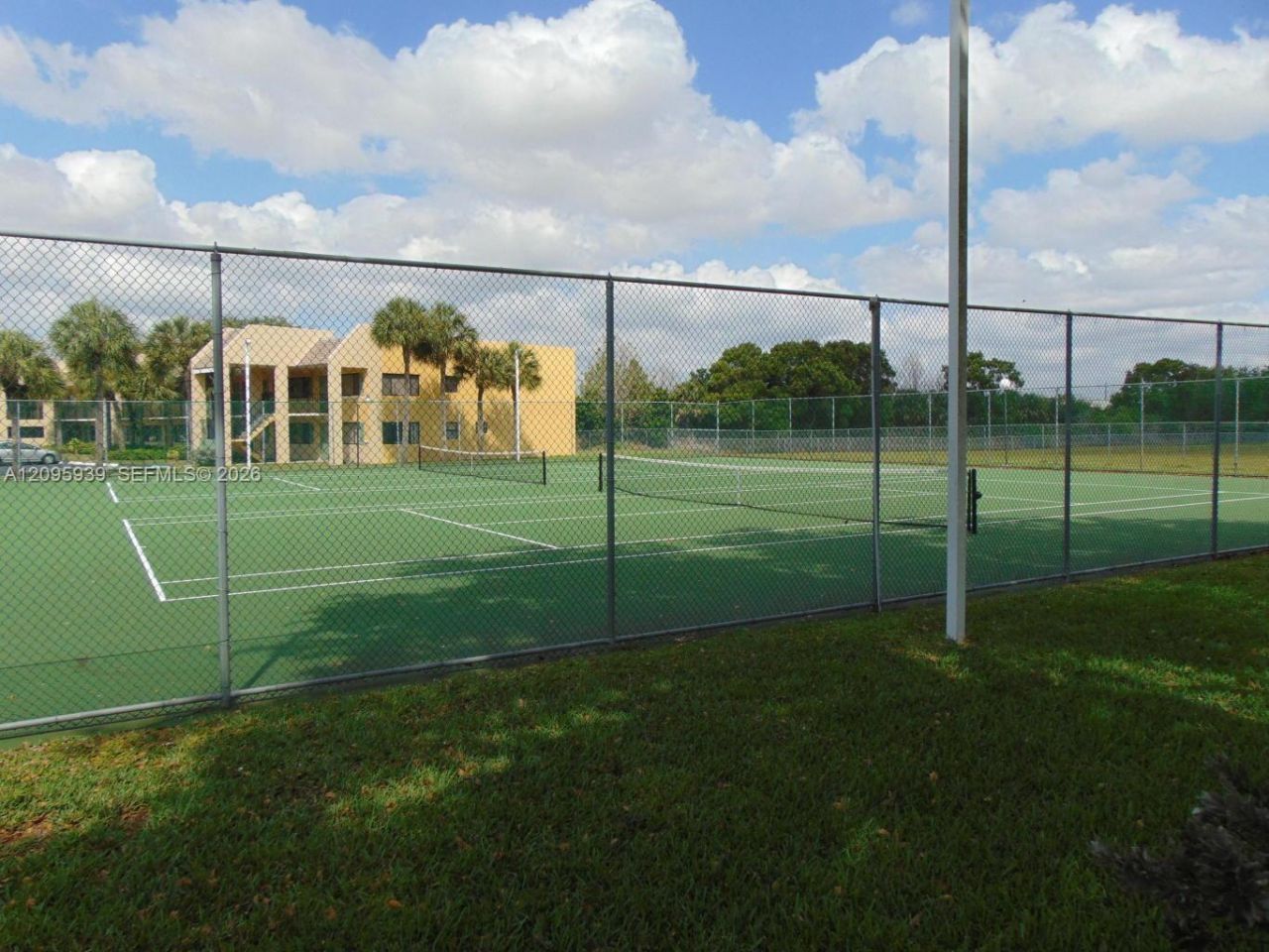 110 Meadows Cir , Unit 110, Boynton Beach, FL 33436 Photo