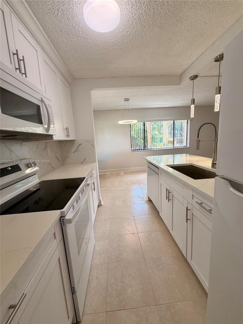 110 Meadows Cir , Unit 110, Boynton Beach, FL 33436 Photo