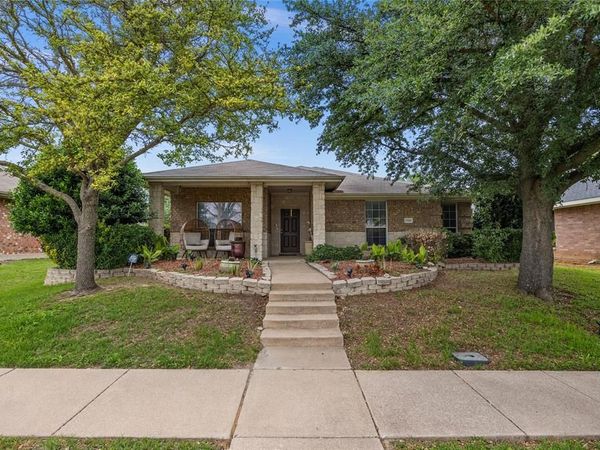1707 W Venus Drive, Lancaster, TX 75134