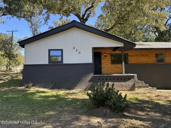 220 N James Avenue, McComb, MS 39648