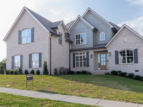 100 Kirkwall Court , Hendersonville, TN 37075