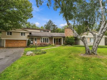 30 Brompton Circle, Williamsville, NY 14221