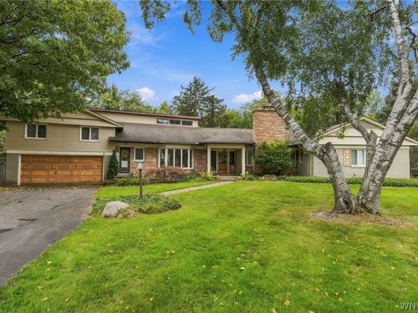 30 Brompton Circle, Williamsville, NY 14221