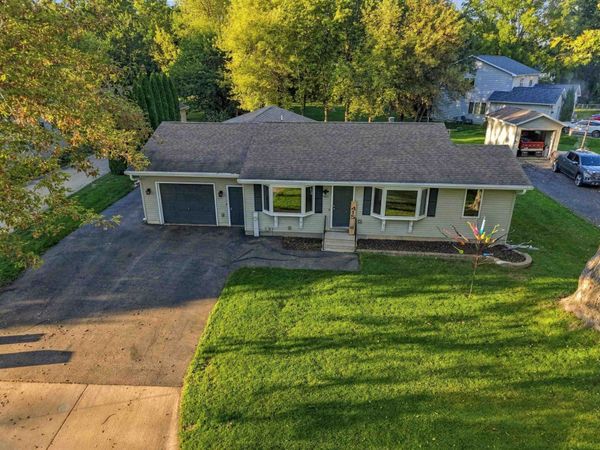415 Waterloo Road, Marshall, WI 53559