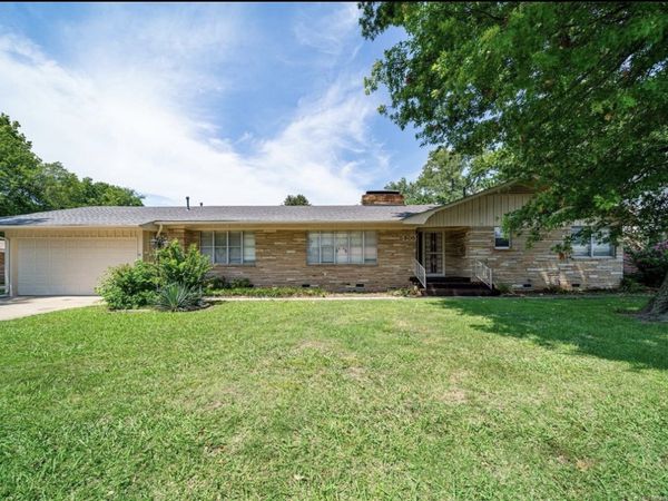 305 Park Street , Pryor, OK 74361