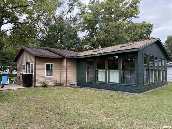 411 S 11TH Street, Oquawka, IL 61469