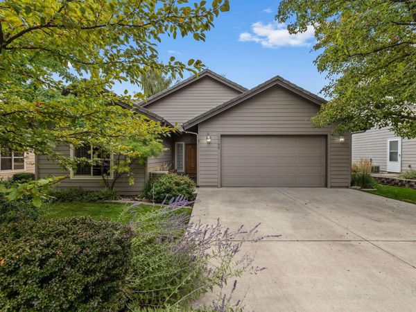 1748 NW Nickernut Place, Redmond, OR 97756