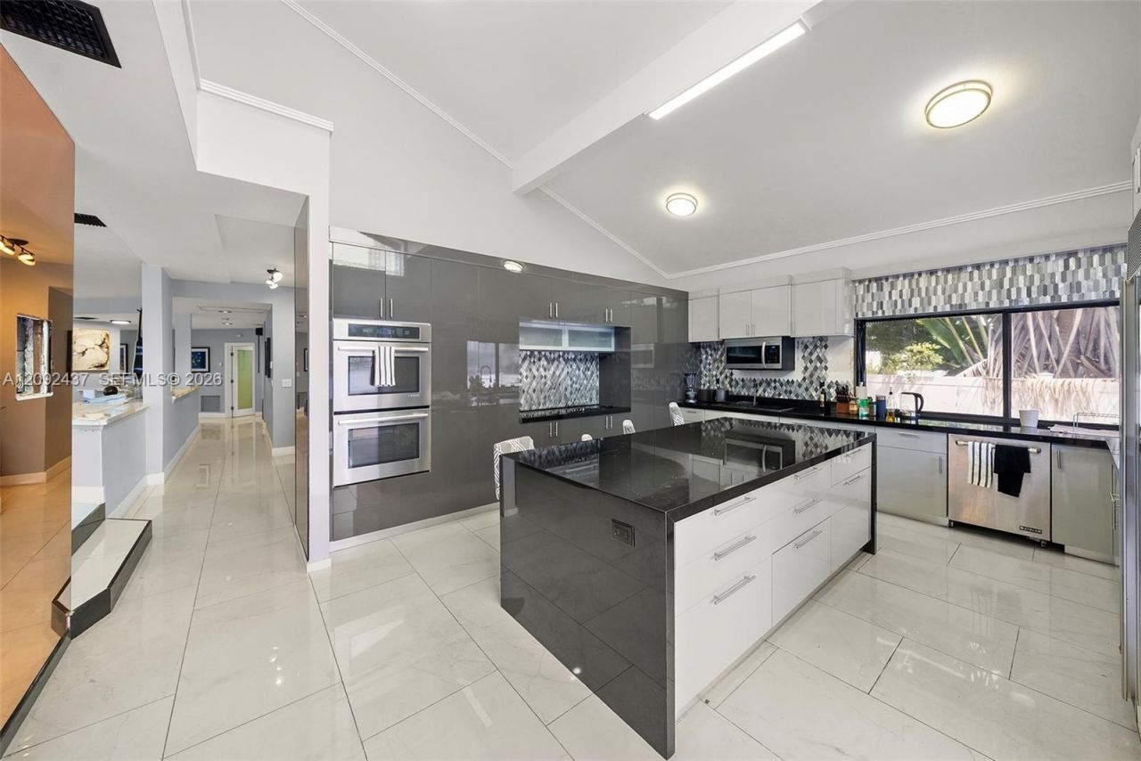 507 Palm Dr, Hallandale Beach, FL 33009 Photo