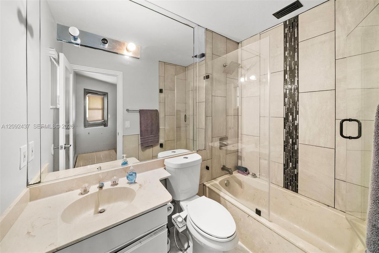 507 Palm Dr, Hallandale Beach, FL 33009 Photo