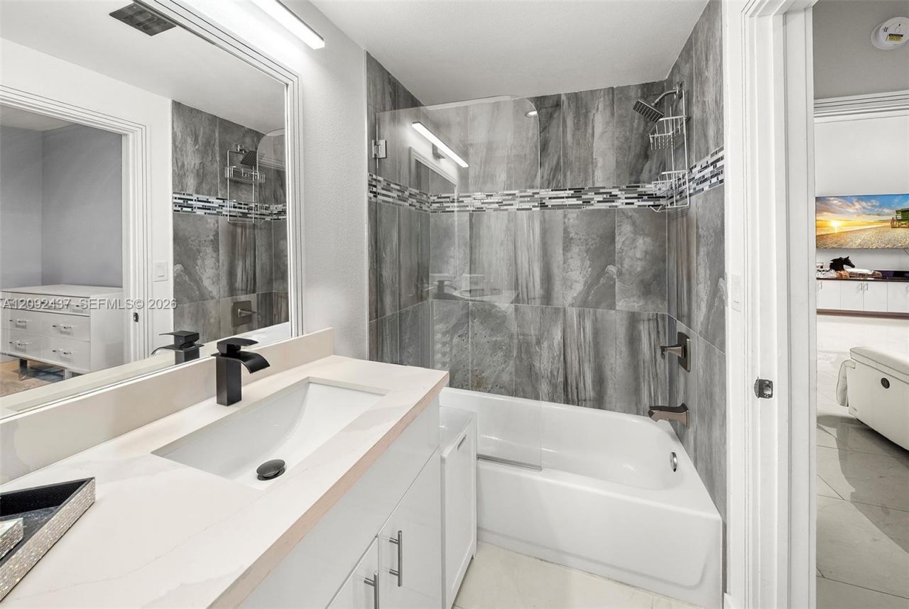 507 Palm Dr, Hallandale Beach, FL 33009 Photo