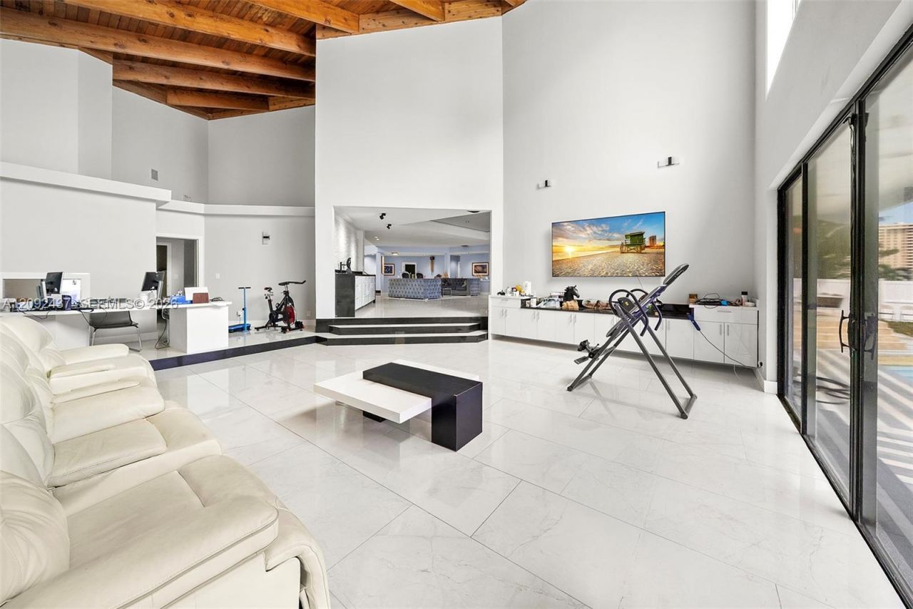 507 Palm Dr, Hallandale Beach, FL 33009 Photo