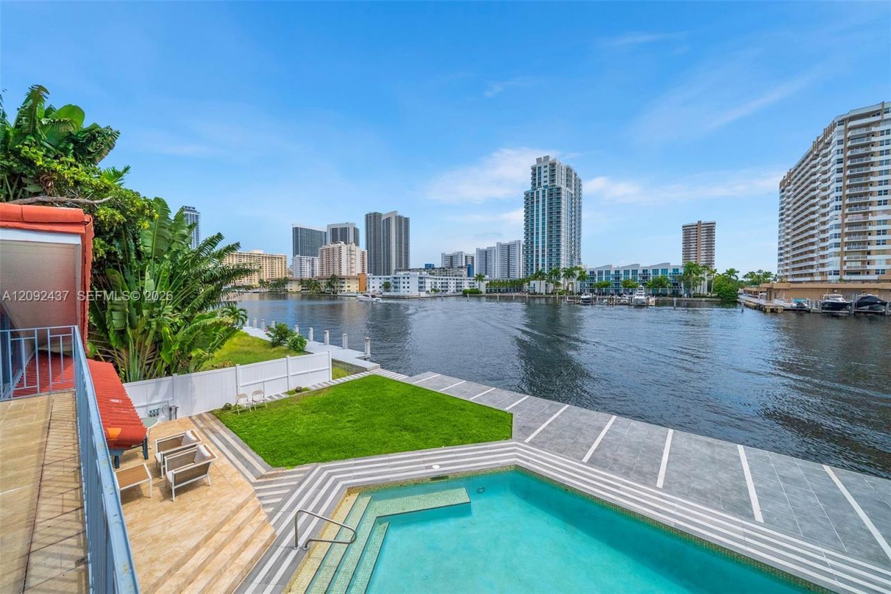 507 Palm Dr, Hallandale Beach, FL 33009 Photo