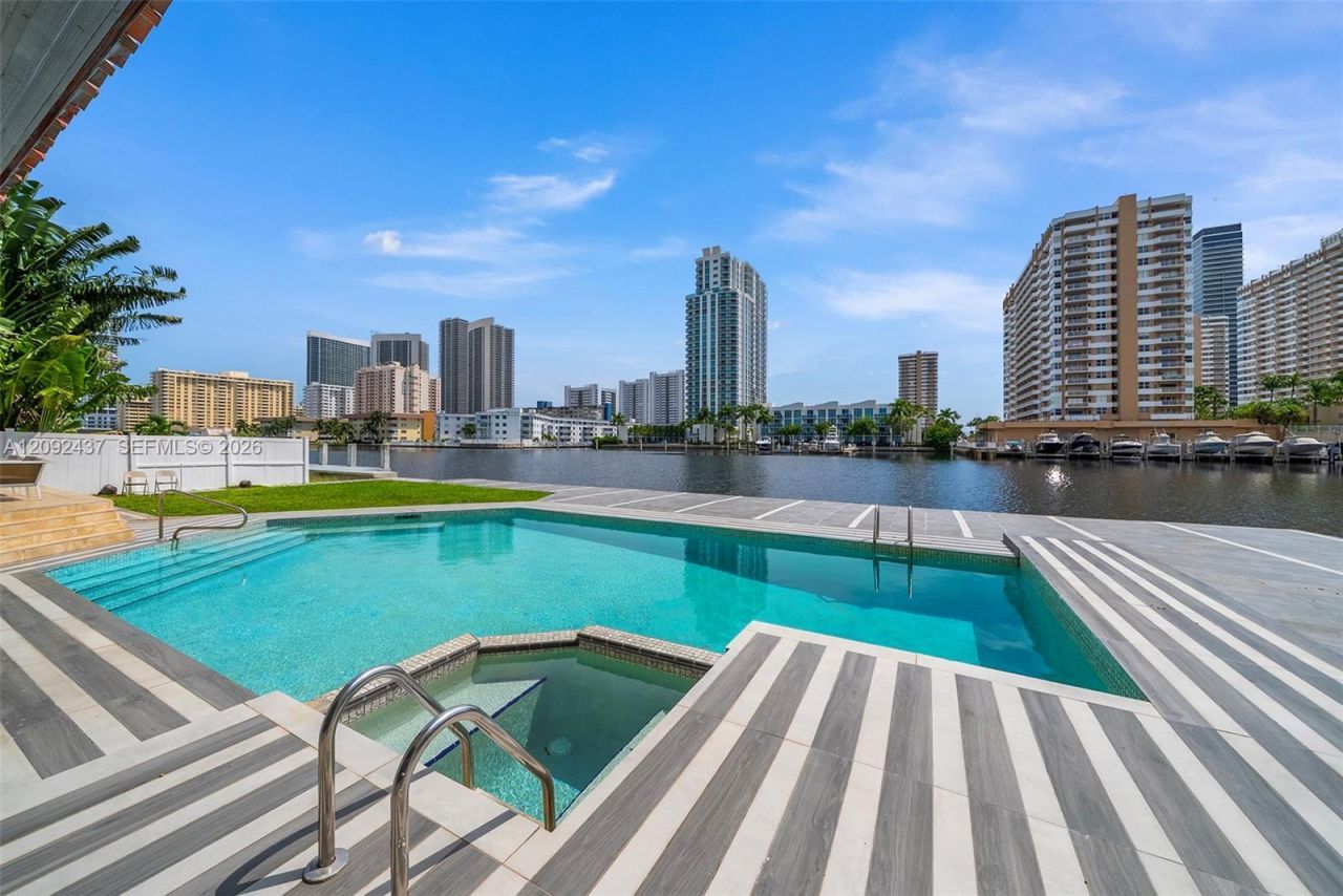 507 Palm Dr, Hallandale Beach, FL 33009 Photo