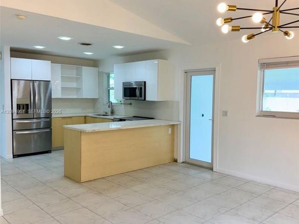 21140 NE 26th Ave , Miami, FL 33180