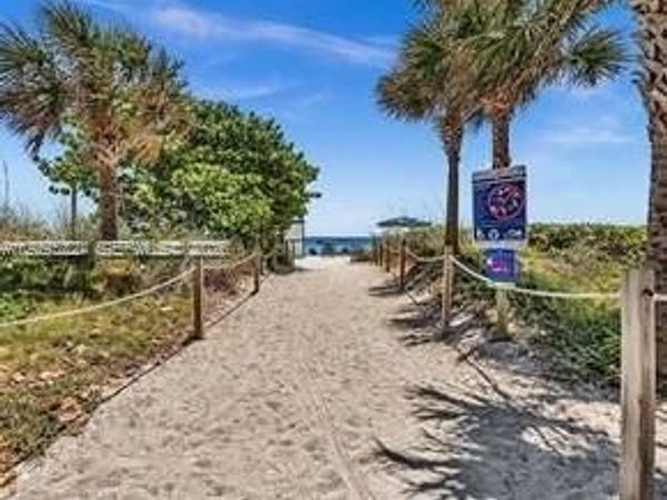 6423 Collins Ave , Unit 901, Miami Beach, FL 33141