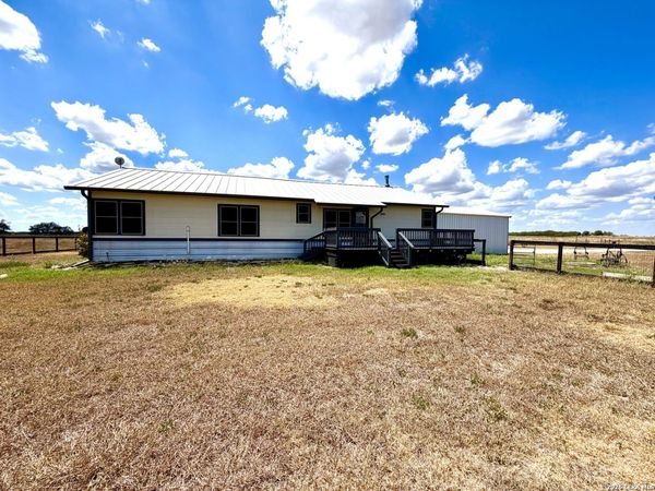 811 COUNTY ROAD 213, McCoy, TX 78113