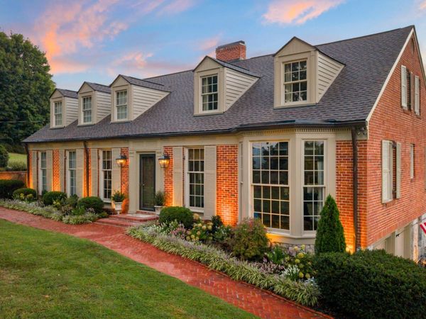 700 S Crest Road , Chattanooga, TN 37404