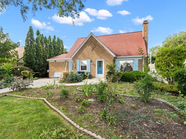 2141 S 105th St, West Allis, WI 53227