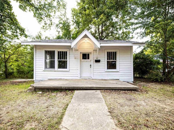 424 Dolphin Ave , Camden, AR 71701