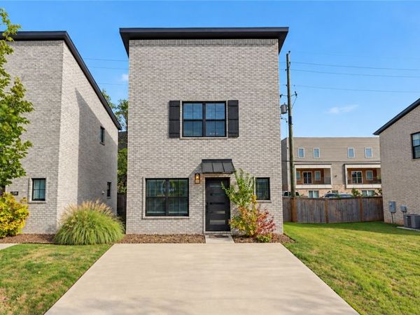 1524 W Cato Springs Road , Fayetteville, AR 72701