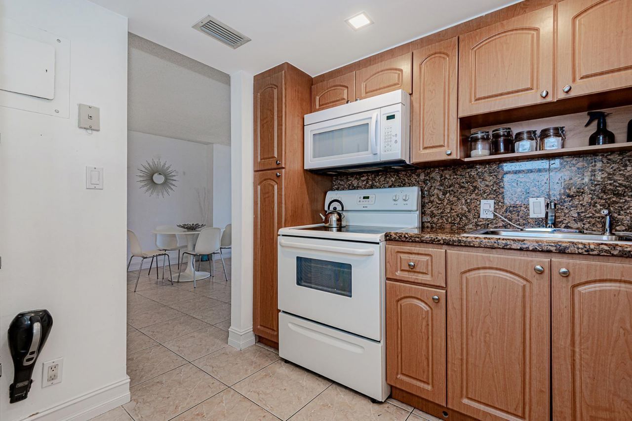 3475 N Country Club Drive, Unit 807, Aventura, FL 33180 Photo