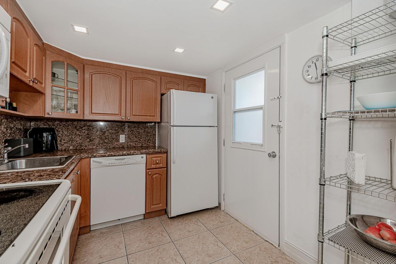 3475 N Country Club Drive, Unit 807, Aventura, FL 33180 Photo