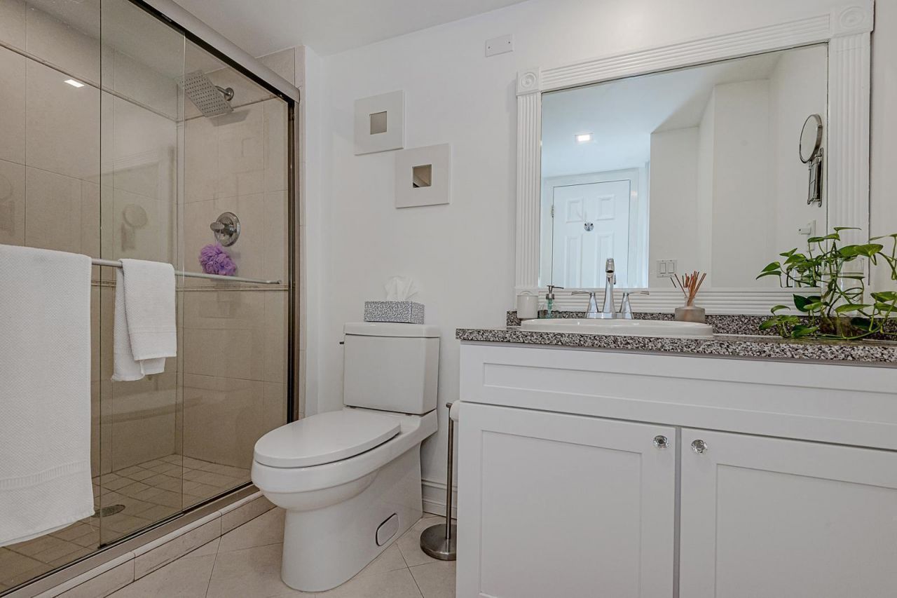 3475 N Country Club Drive, Unit 807, Aventura, FL 33180 Photo